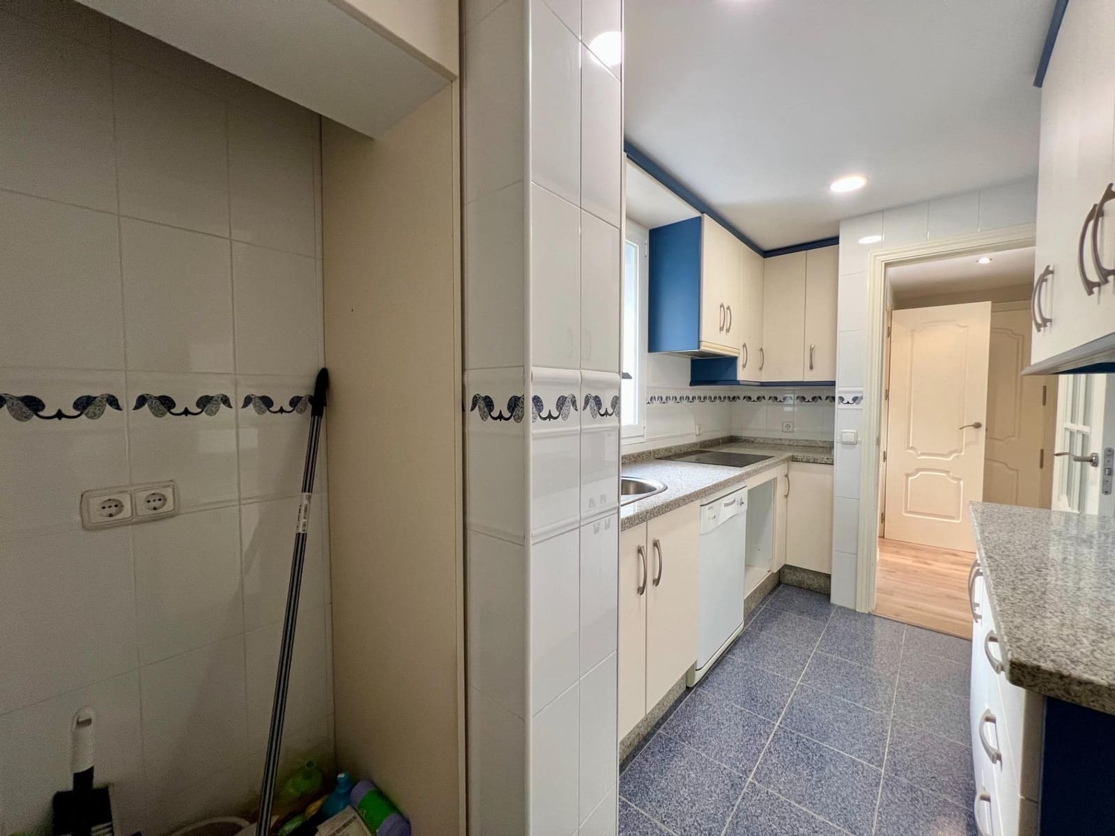 3 makuuhuone Huoneisto myytävänä paikassa Fuengirola mukana 
autotalli - 330 000 € (Ref: 9648256)