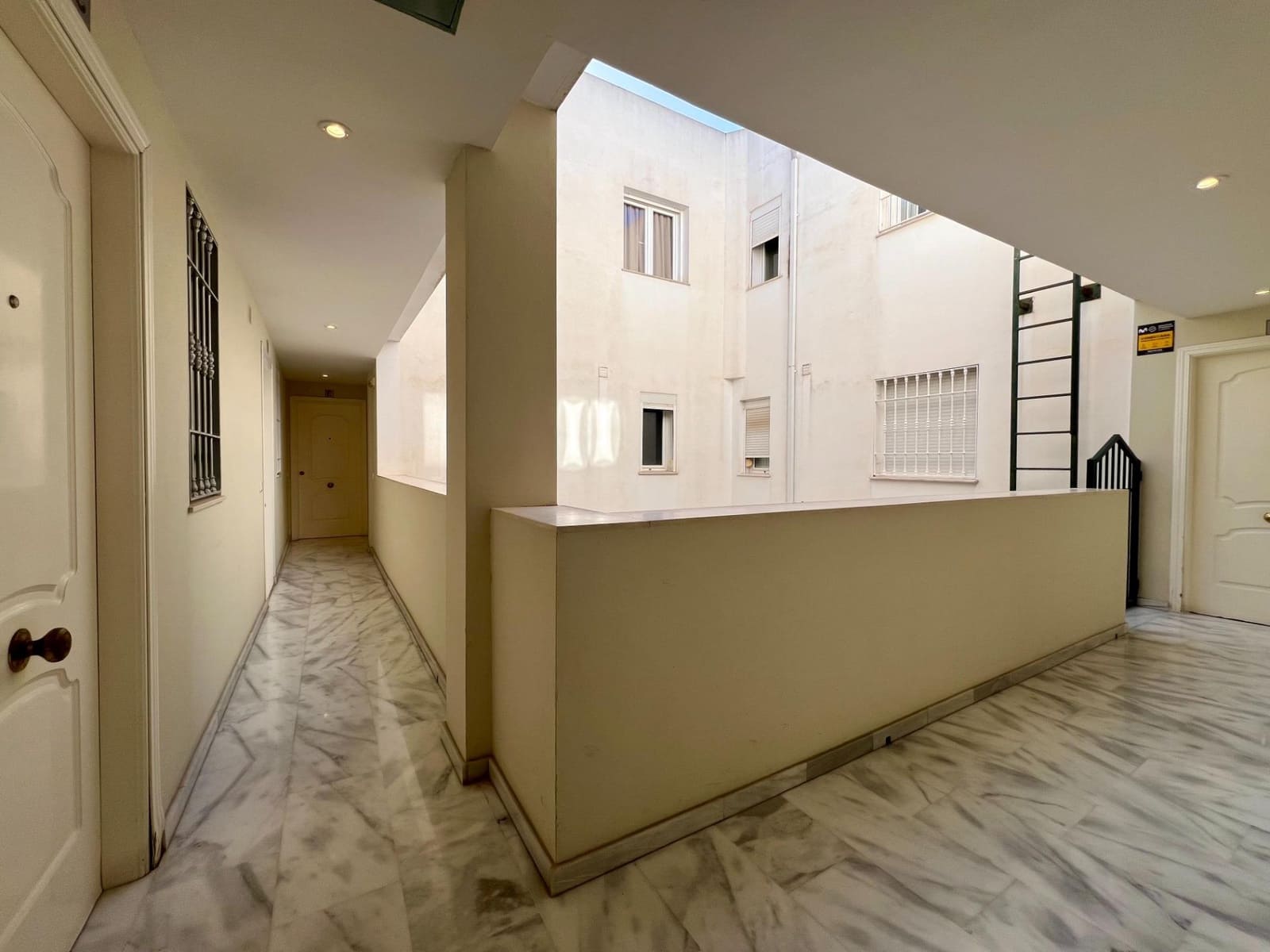 3 makuuhuone Huoneisto myytävänä paikassa Fuengirola mukana 
autotalli - 330 000 € (Ref: 9648256)