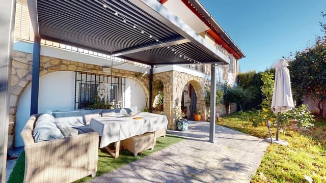 Chalet de 6 habitaciones en Córdoba ciudad en venta con piscina - 595.000 € (Ref: 9652100)