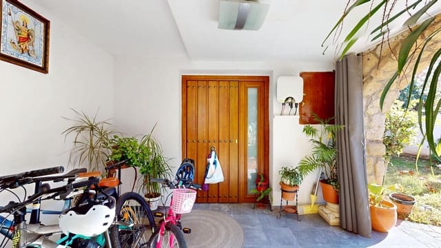 Chalet de 6 habitaciones en Córdoba ciudad en venta con piscina - 595.000 € (Ref: 9652100)