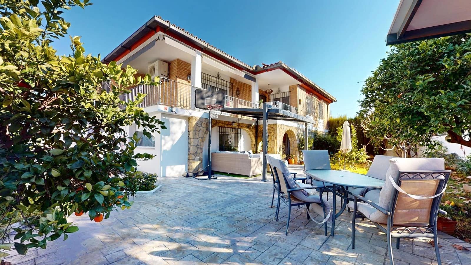 Chalet de 6 habitaciones en Córdoba ciudad en venta con piscina - 595.000 € (Ref: 9652100)