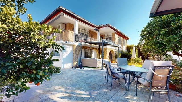 Chalet de 6 habitaciones en Córdoba ciudad en venta con piscina - 595.000 € (Ref: 9652100)