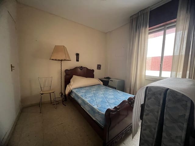 3 quarto Apartamento para venda em Ciudad Jardín, Córdova cidade - 188 000 € (Ref: 9686533)