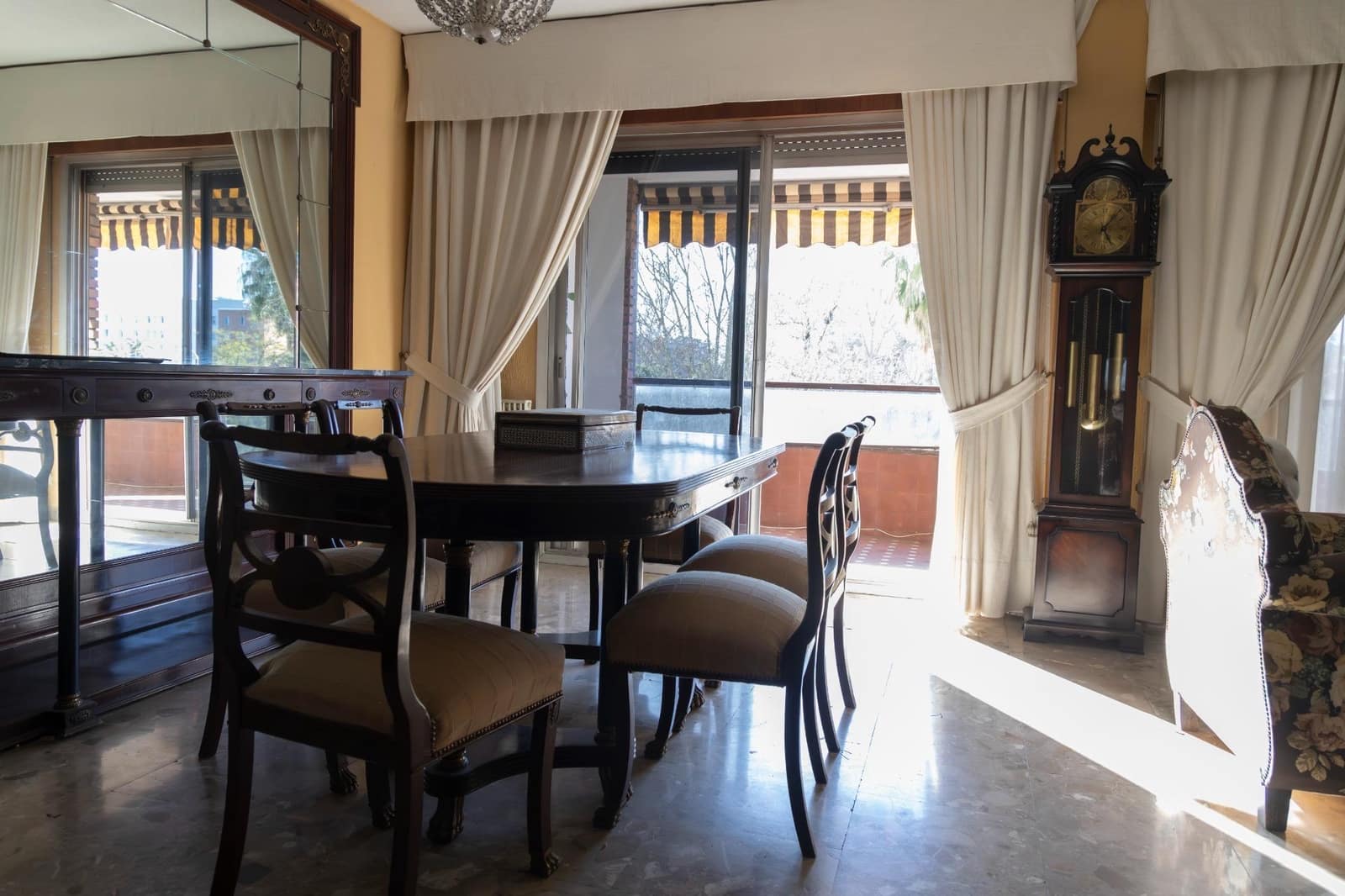 4 bedroom Flat for sale in Cordoba city with garage - € 429,000 (Ref: 9698870)