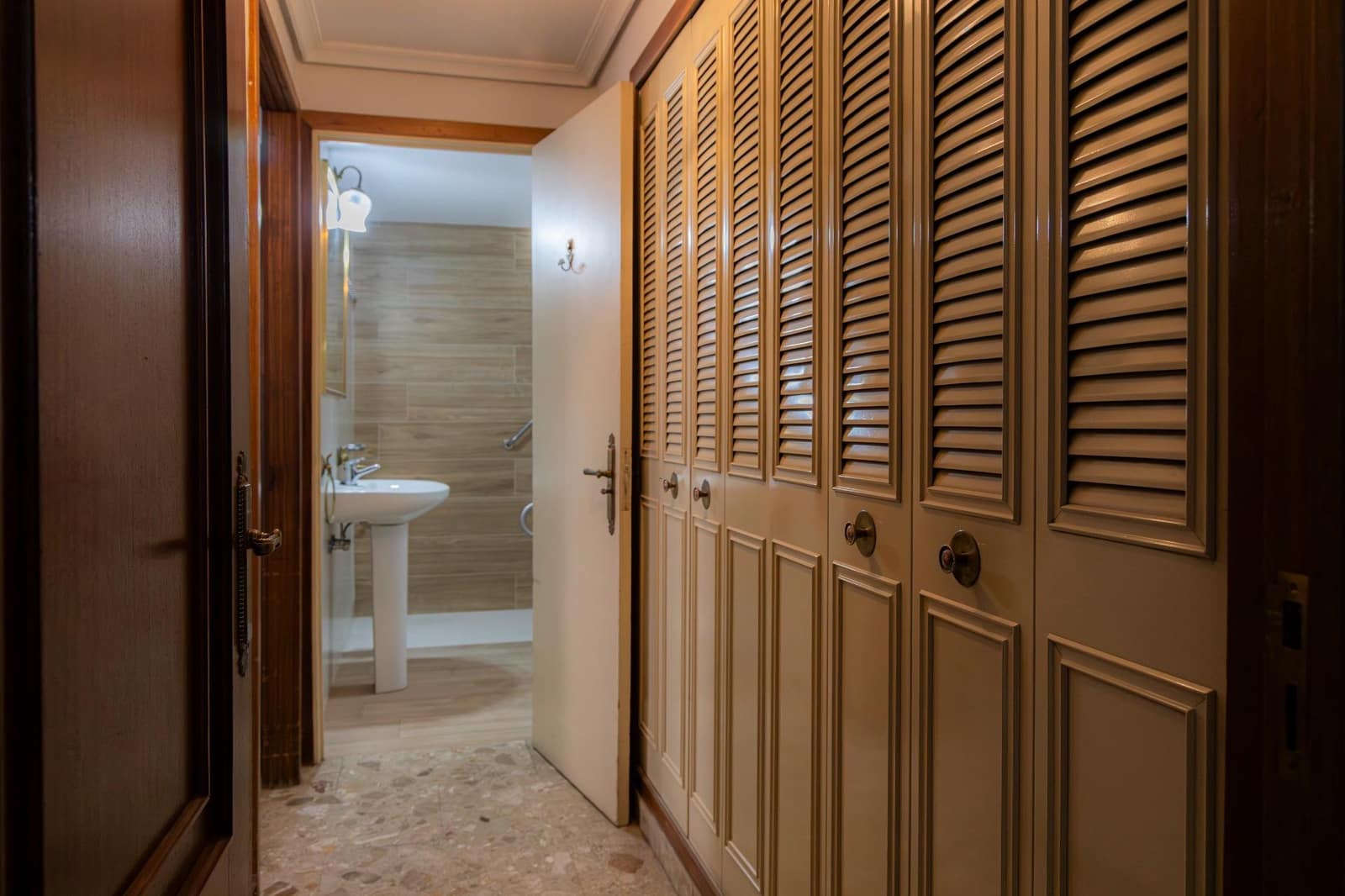 4 bedroom Flat for sale in Cordoba city with garage - € 429,000 (Ref: 9698870)