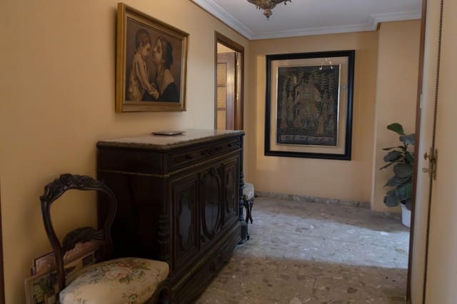 4 bedroom Flat for sale in Huerta del Rey de Vallellano, Córdoba city with garage - € 429,000 (Ref: 9698870)