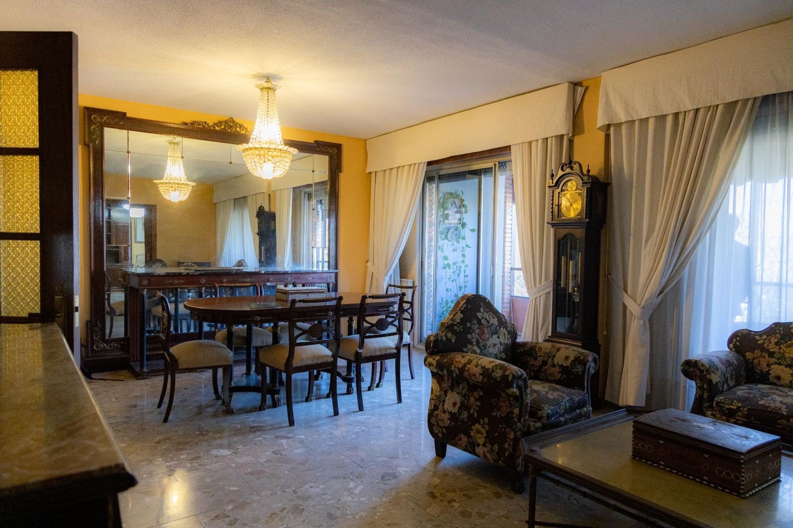 4 bedroom Flat for sale in Cordoba city with garage - € 429,000 (Ref: 9698870)