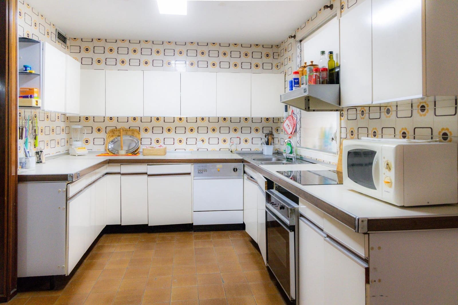 4 bedroom Flat for sale in Cordoba city with garage - € 429,000 (Ref: 9698870)
