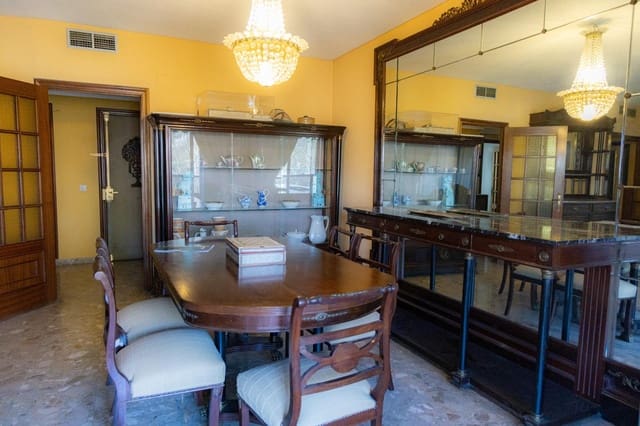 4 bedroom Flat for sale in Huerta del Rey de Vallellano, Córdoba city with garage - € 429,000 (Ref: 9698870)