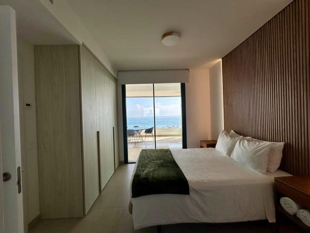 2 slaapkamer Flat te koop in Carvajal, Fuengirola met zwembad garage - € 649.000 (Ref: 9701709)
