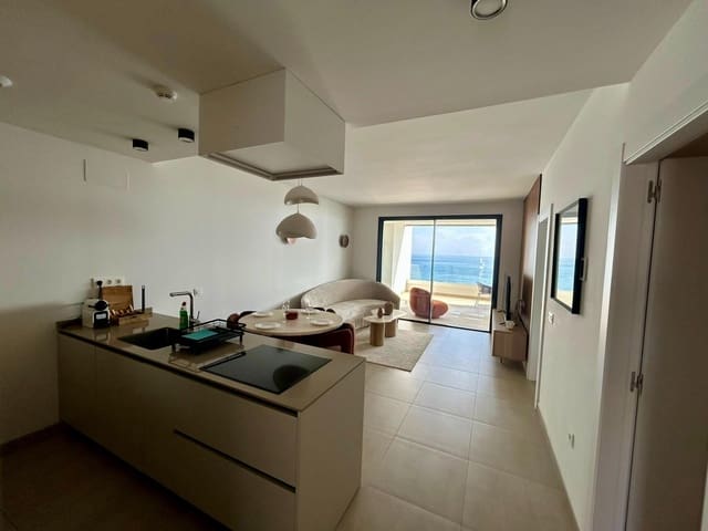 2 slaapkamer Flat te koop in Carvajal, Fuengirola met zwembad garage - € 649.000 (Ref: 9701709)