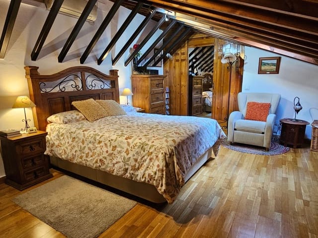 3 bedroom Apartment for sale in Catedral, Córdoba city - € 219,000 (Ref: 9701711)