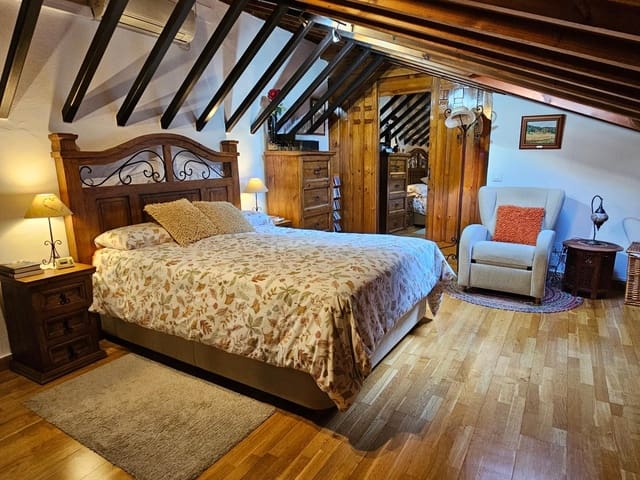 3 bedroom Apartment for sale in Catedral, Córdoba city - € 219,000 (Ref: 9701711)