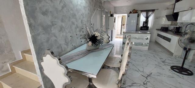 4 soveværelse Byhus til salg i Villarrubia, Córdoba by - € 99.900 (Ref: 9701713)