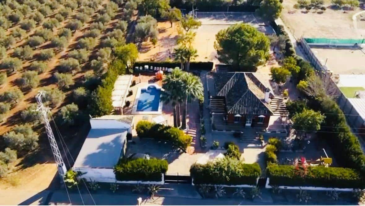 4 bedroom Villa for sale in La Carlota with pool - € 308,000 (Ref: 9721772)