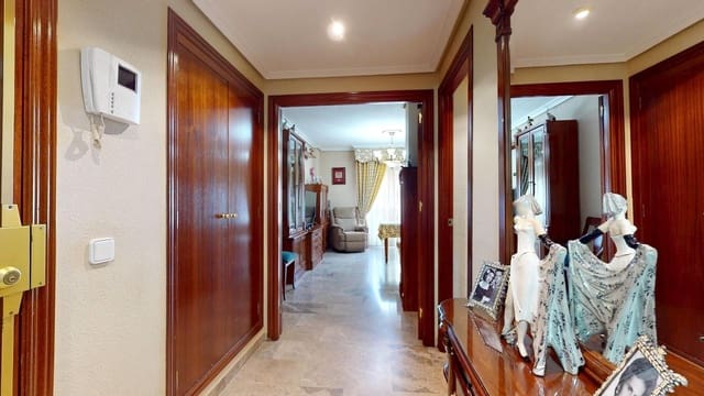 3 bedroom Flat for sale in Fátima, Córdoba city with garage - € 190,000 (Ref: 9721773)