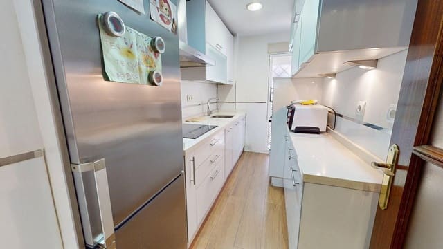 4 bedroom Apartment for sale in Santa Marina, Córdoba city - € 239,000 (Ref: 9721776)