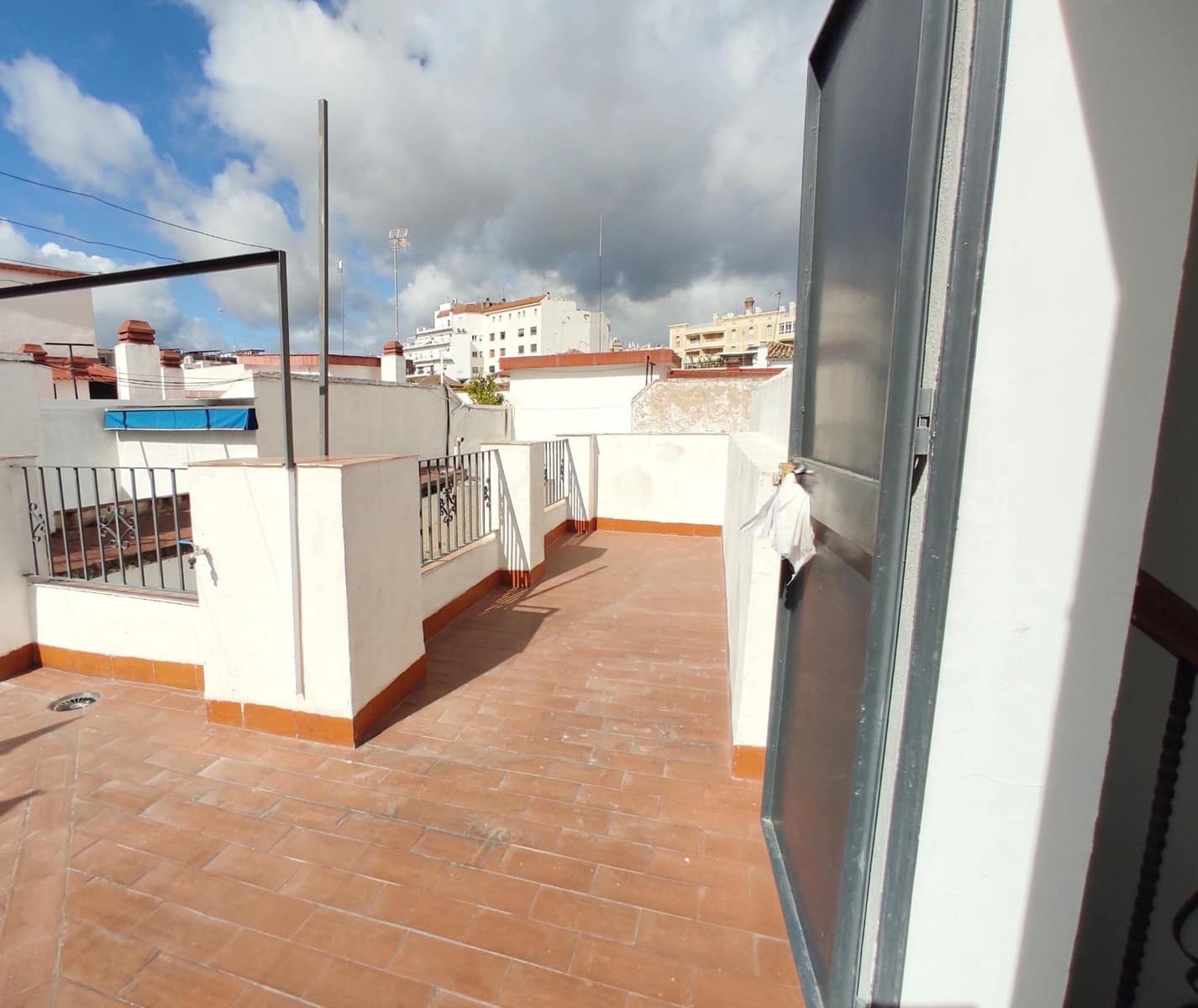 7 bedroom Villa for sale in Cordoba city - € 339,000 (Ref: 9721778)