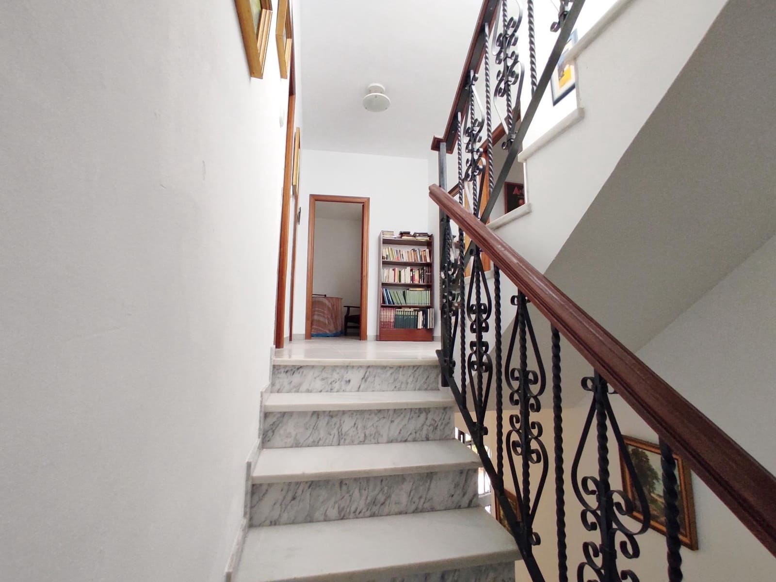 7 bedroom Villa for sale in Cordoba city - € 339,000 (Ref: 9721778)