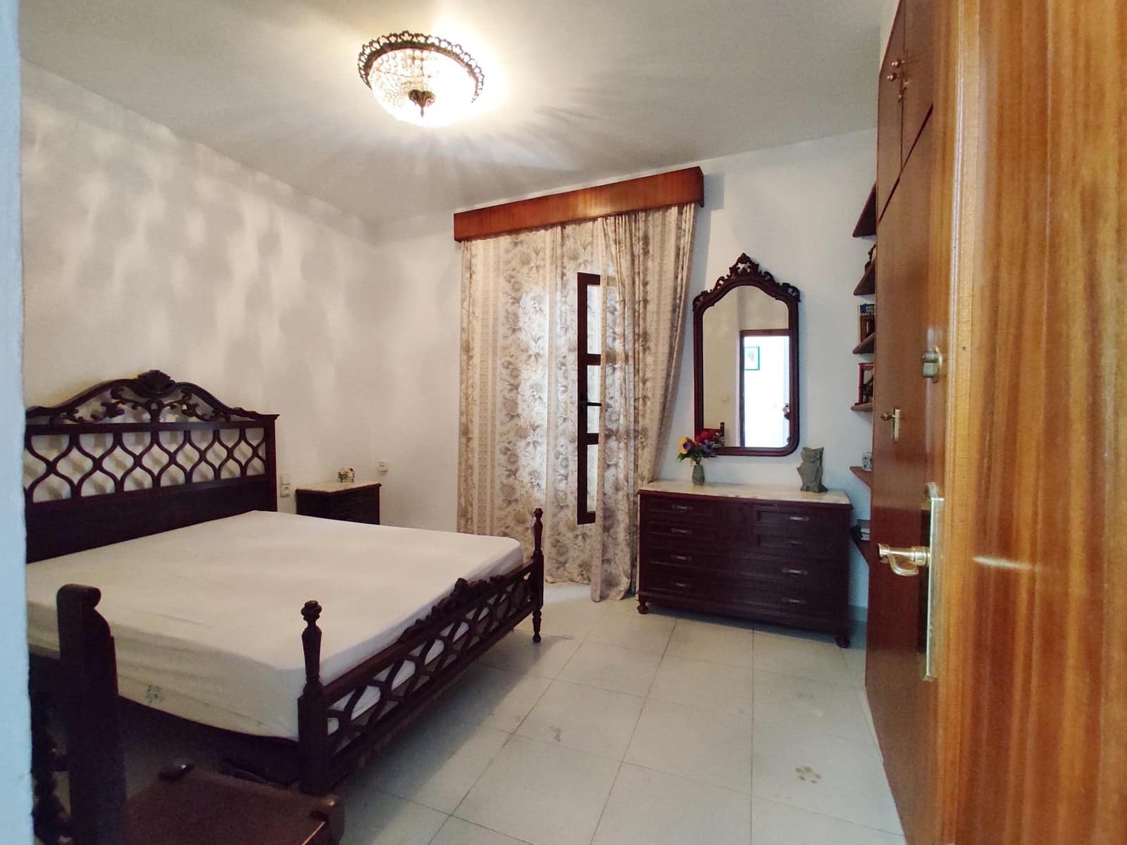 7 bedroom Villa for sale in Cordoba city - € 339,000 (Ref: 9721778)