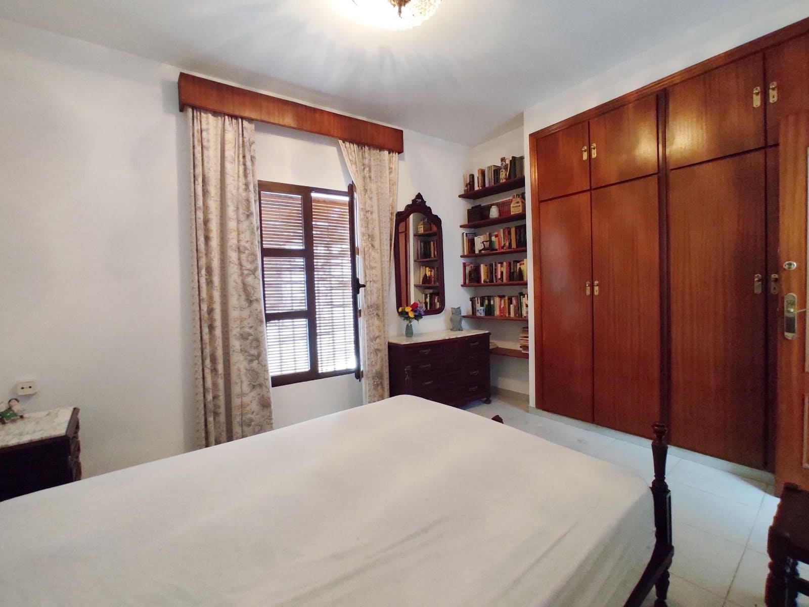 7 bedroom Villa for sale in Cordoba city - € 339,000 (Ref: 9721778)