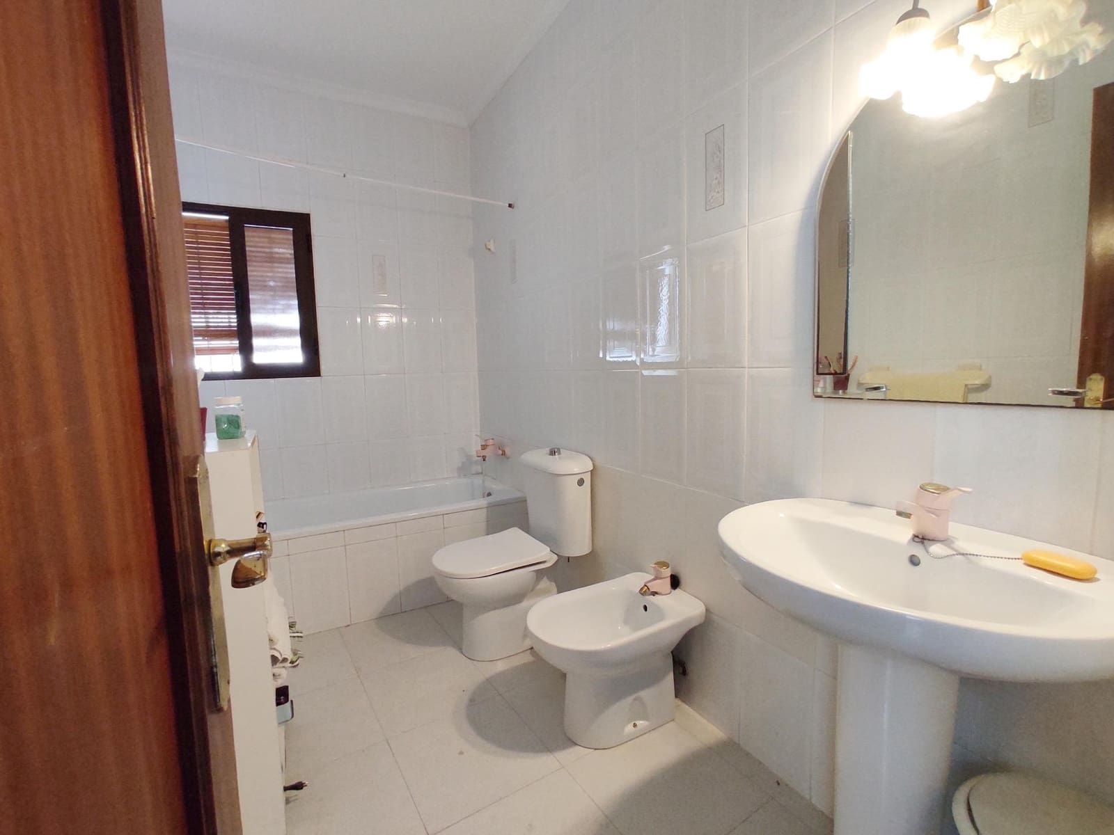 7 bedroom Villa for sale in Cordoba city - € 339,000 (Ref: 9721778)