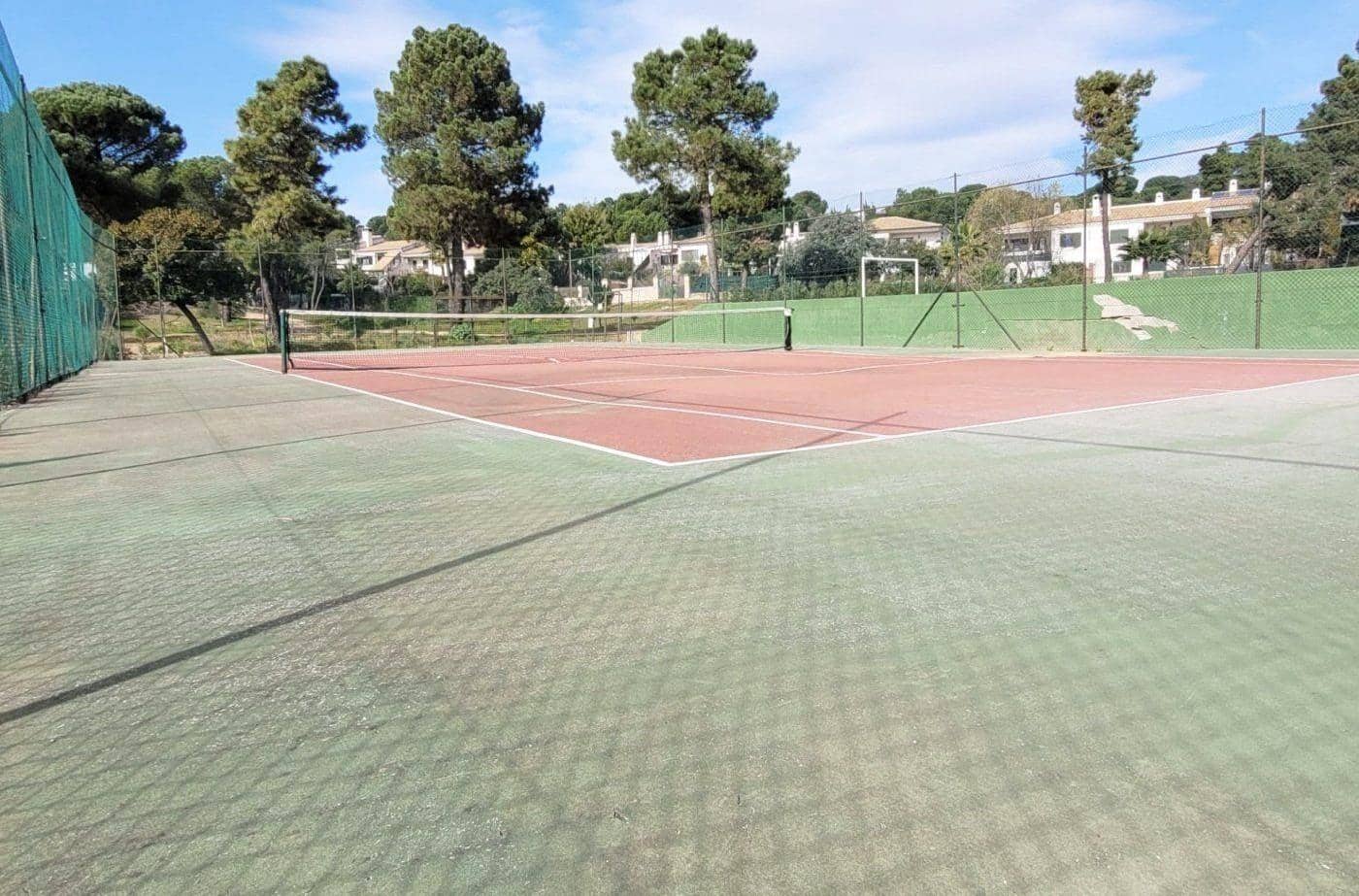 3 bedroom Villa for sale in Cordoba city with pool garage - € 215,000 (Ref: 9721779)