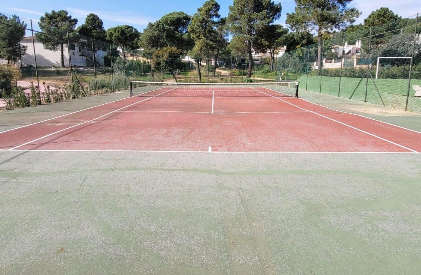 3 bedroom Villa for sale in Cordoba city with pool garage - € 215,000 (Ref: 9721779)