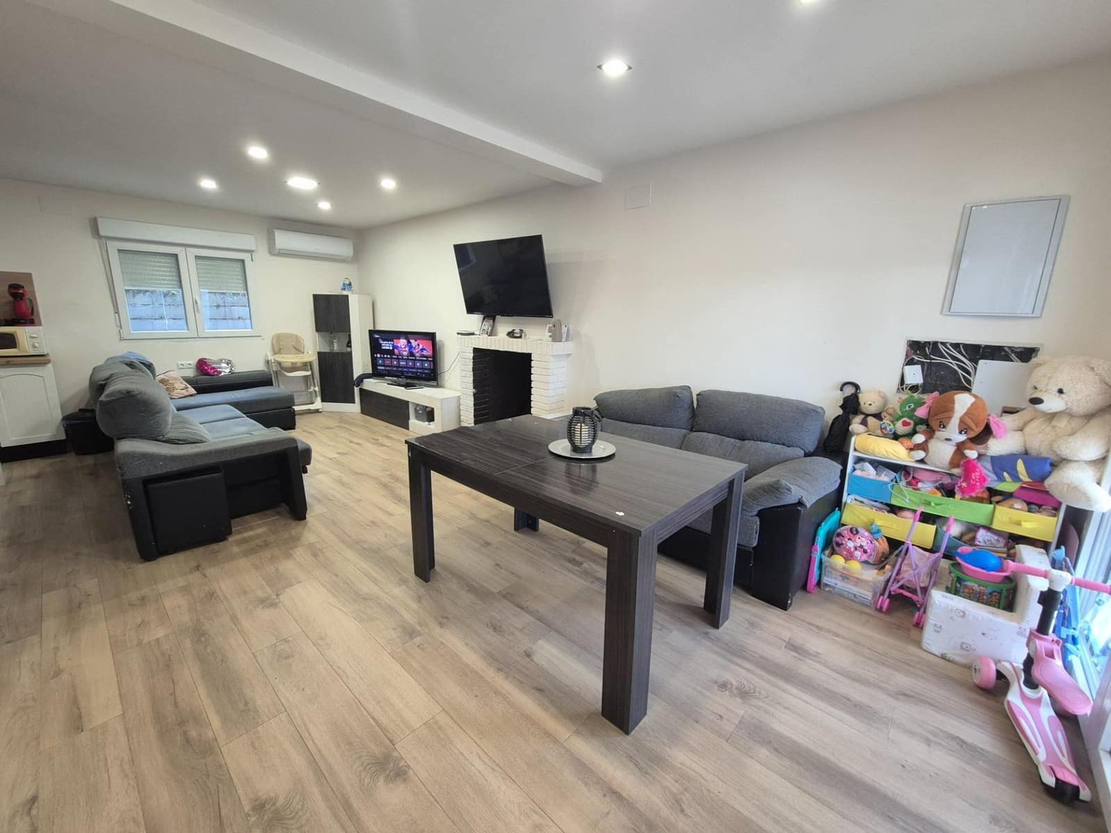 3 bedroom Villa for sale in Cordoba city with pool garage - € 230,000 (Ref: 9721781)