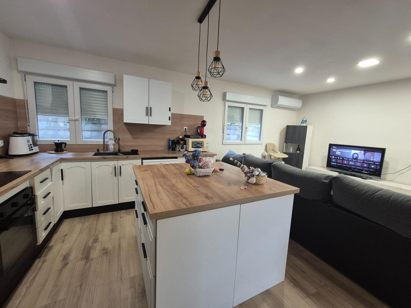 3 bedroom Villa for sale in Cordoba city with pool garage - € 230,000 (Ref: 9721781)