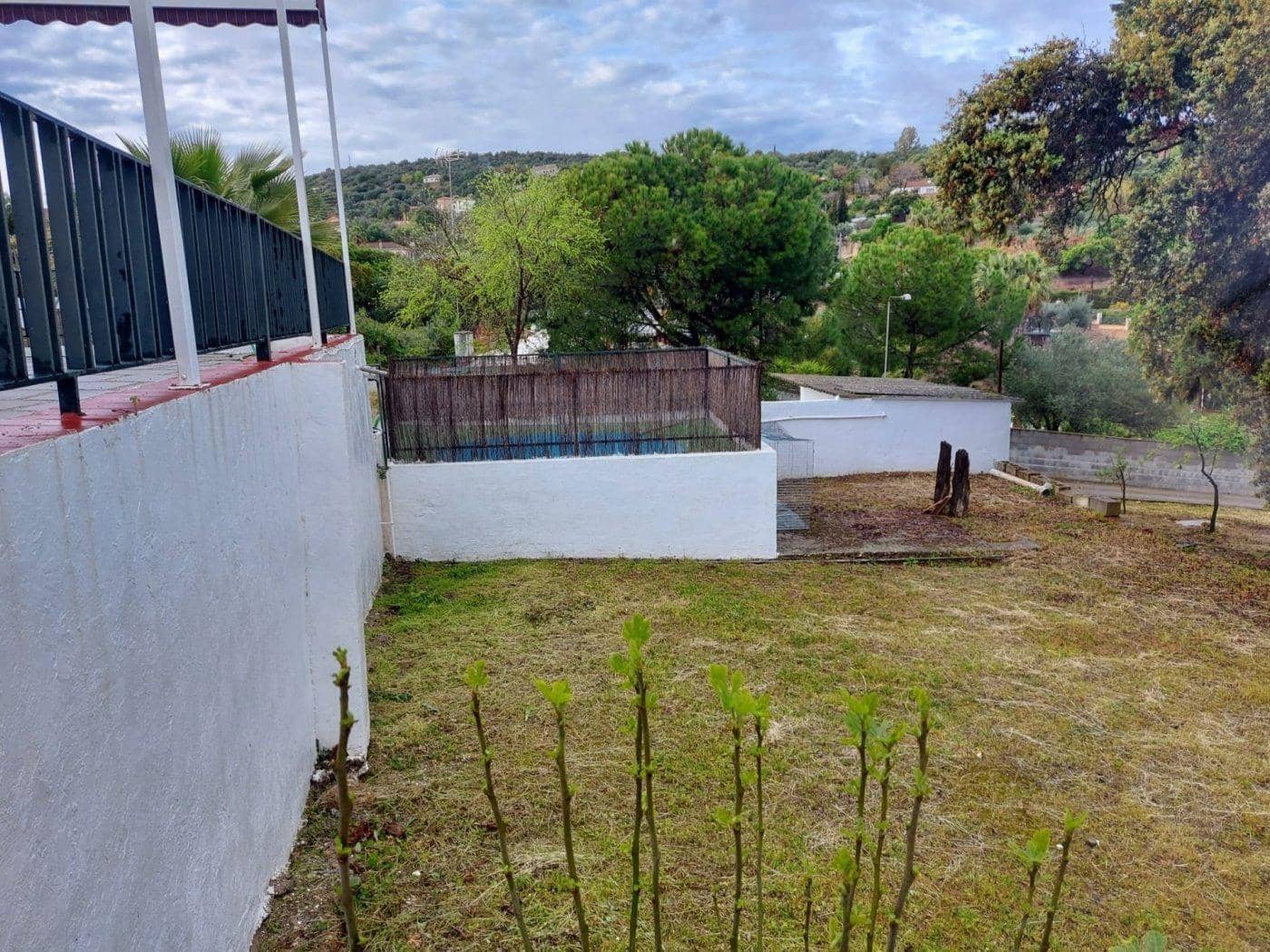 3 bedroom Villa for sale in Cordoba city with pool garage - € 230,000 (Ref: 9721781)