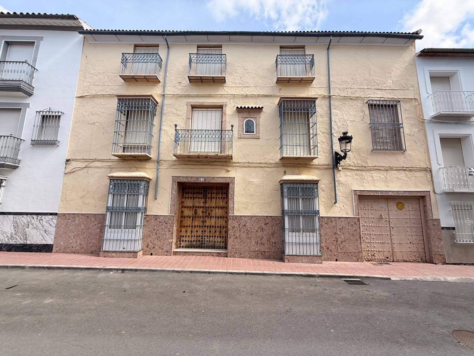 5 bedroom Townhouse for sale in Benameji with garage - € 250,000 (Ref: 9721782)
