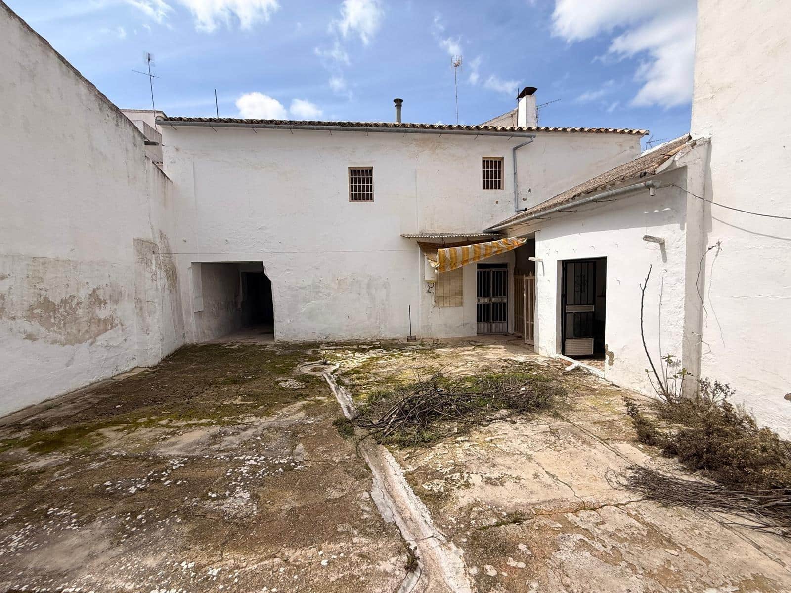 5 bedroom Townhouse for sale in Benameji with garage - € 250,000 (Ref: 9721782)