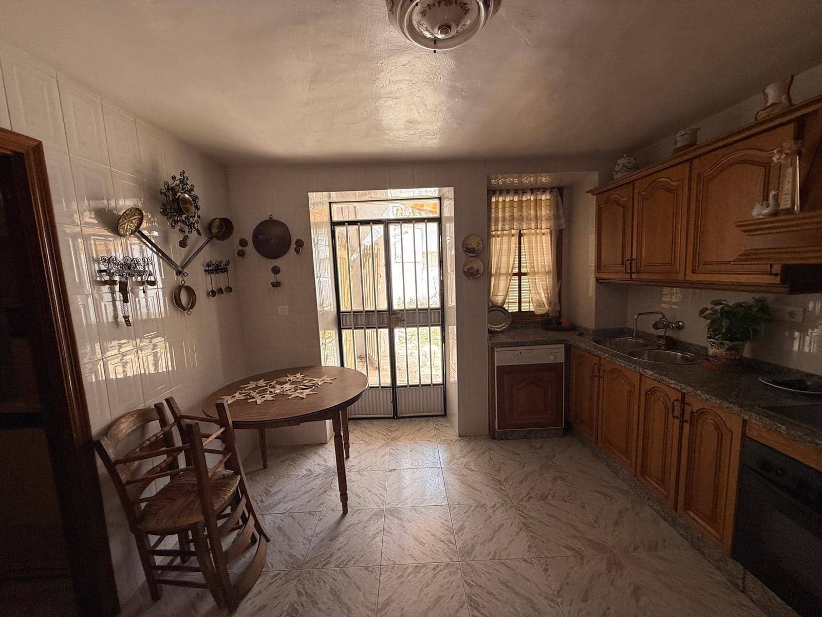5 bedroom Townhouse for sale in Benameji with garage - € 250,000 (Ref: 9721782)