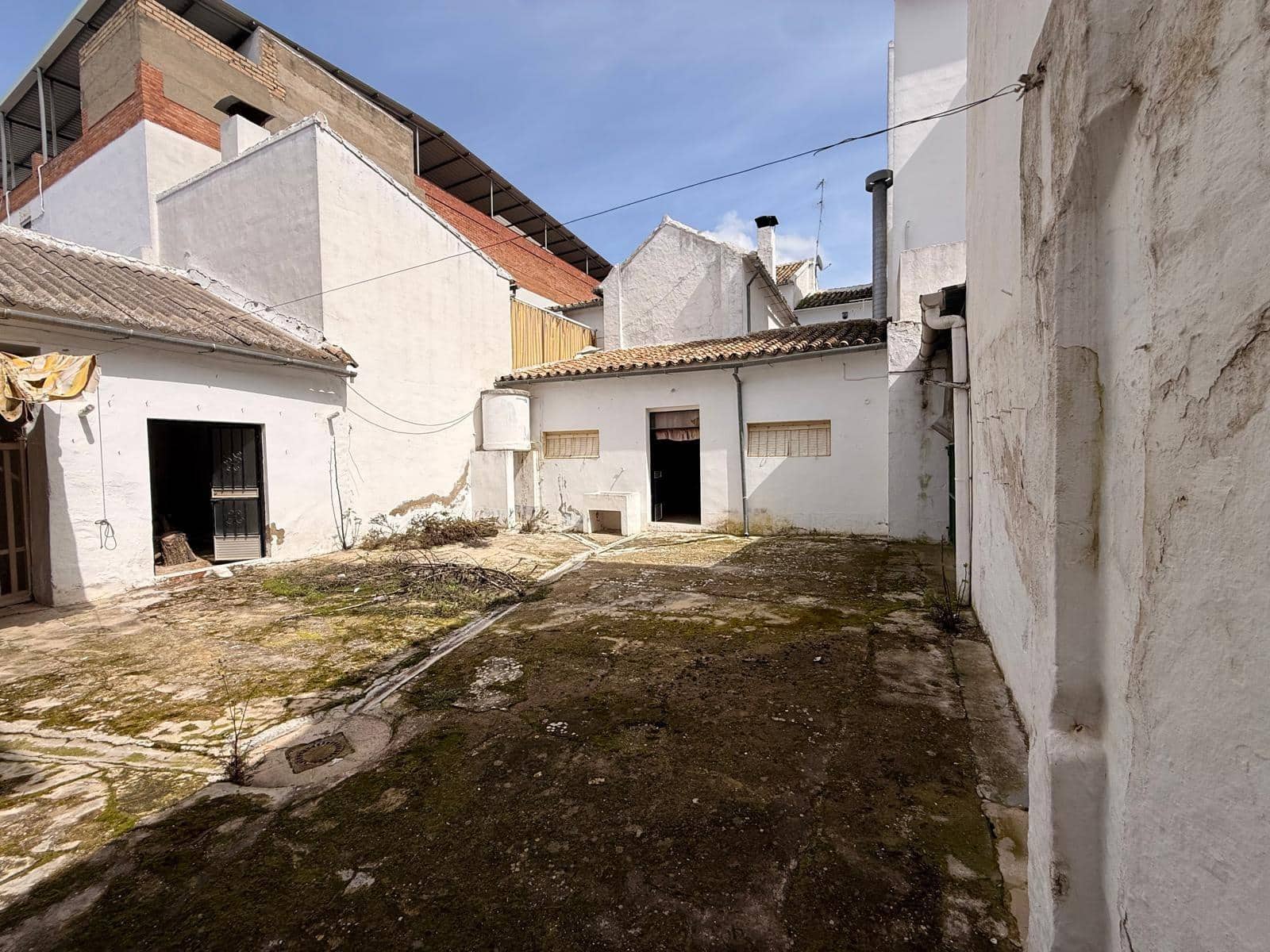 5 bedroom Townhouse for sale in Benameji with garage - € 250,000 (Ref: 9721782)