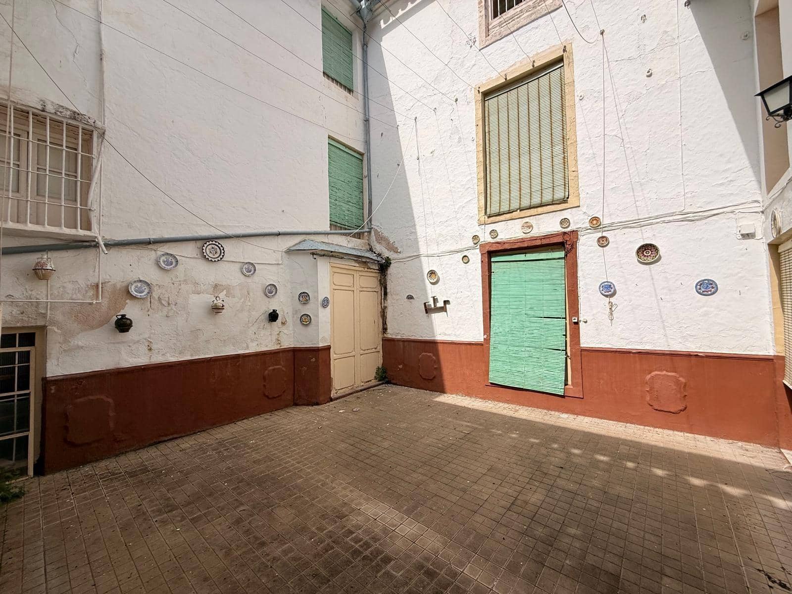 5 bedroom Townhouse for sale in Benameji with garage - € 250,000 (Ref: 9721782)