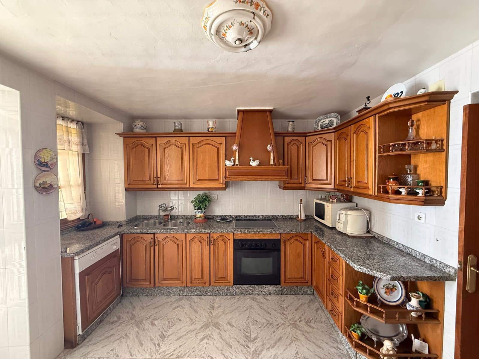 5 bedroom Townhouse for sale in Benameji with garage - € 250,000 (Ref: 9721782)