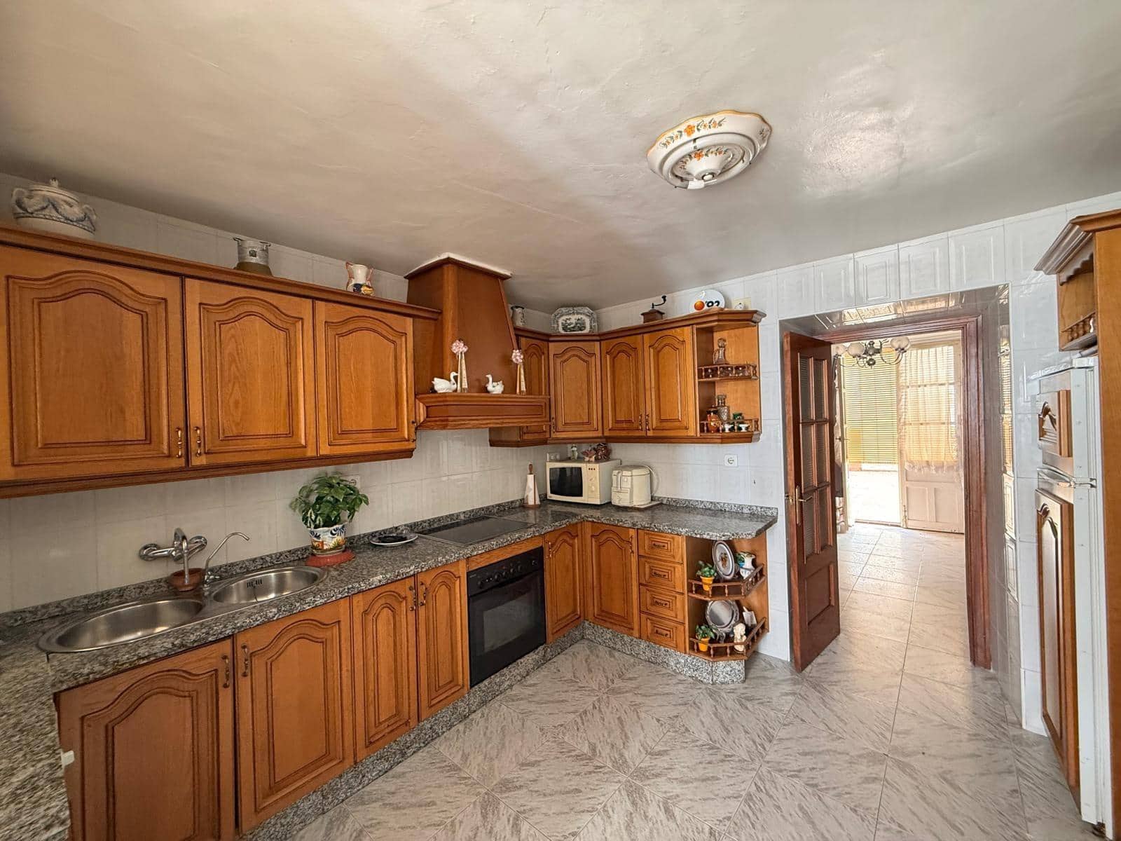 5 bedroom Townhouse for sale in Benameji with garage - € 250,000 (Ref: 9721782)