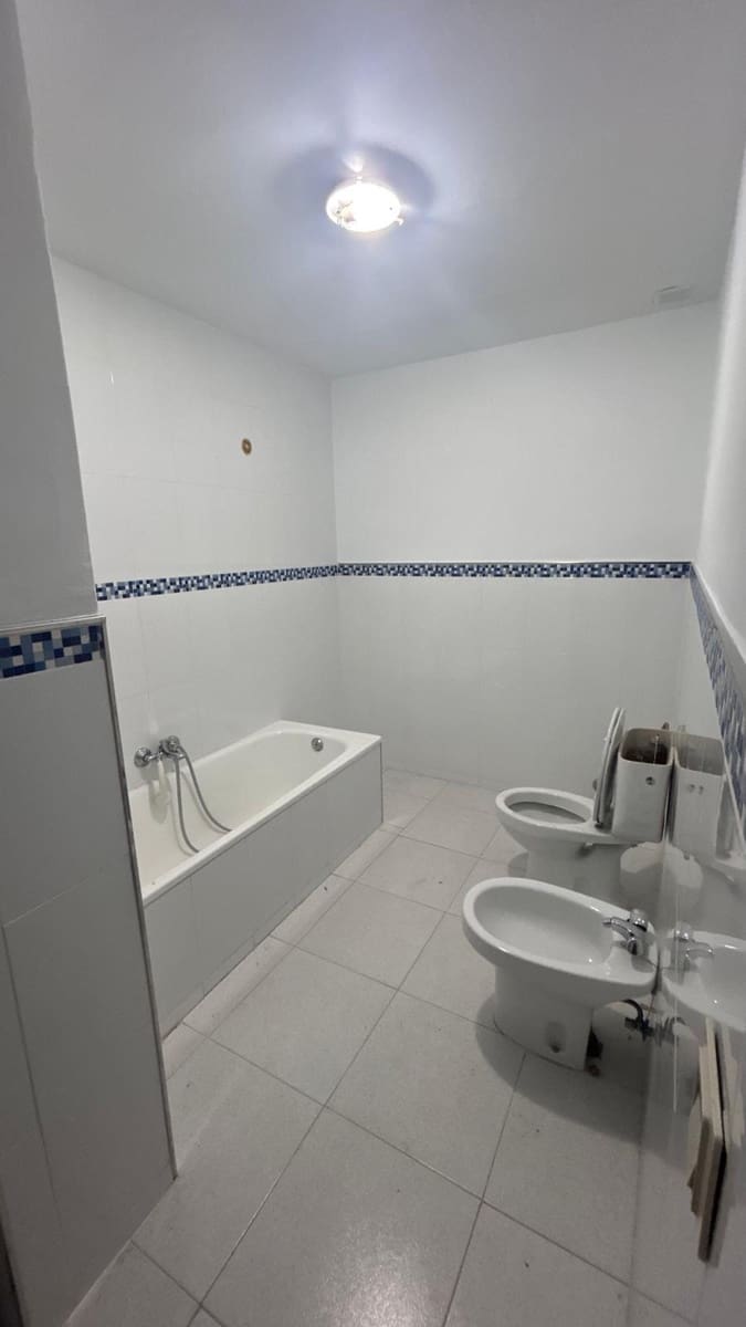 4 bedroom Terraced Villa for sale in El Higueron with garage - € 220,000 (Ref: 9726727)