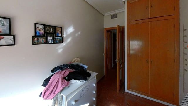 3 bedroom Apartment for sale in Parque Azahara, Córdoba city - € 150,000 (Ref: 9726730)