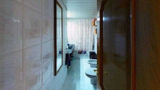 3 bedroom Apartment for sale in Parque Azahara, Córdoba city - € 150,000 (Ref: 9726730)