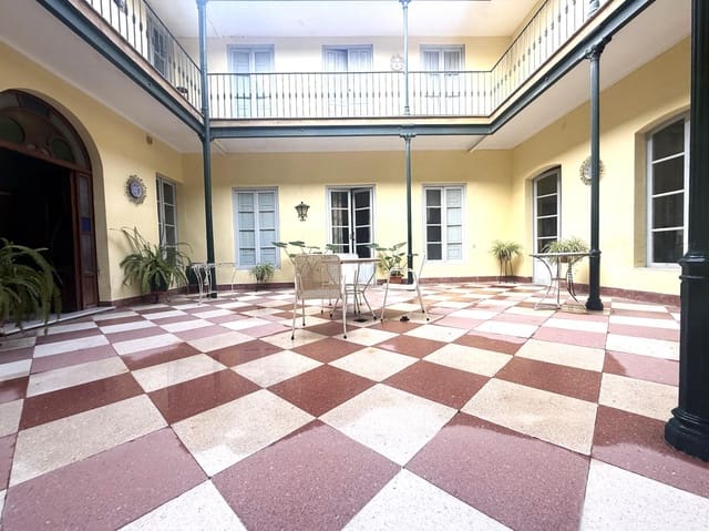 Casa de 5 habitaciones en Bujalance en venta con garaje - 230.000 € (Ref: 9745304)