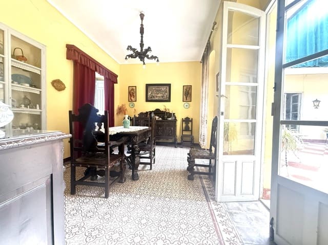 Casa de 5 habitaciones en Bujalance en venta con garaje - 230.000 € (Ref: 9745304)