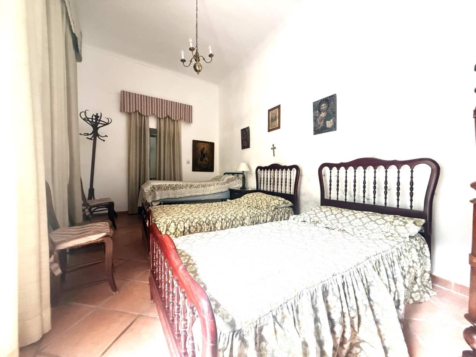 Casa de 5 habitaciones en Bujalance en venta con garaje - 230.000 € (Ref: 9745304)