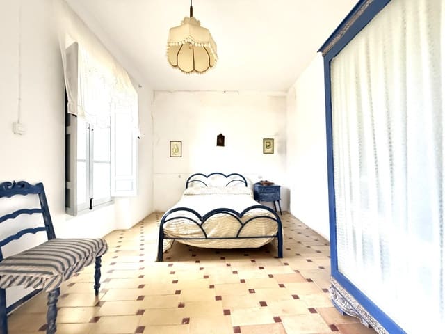 Casa de 5 habitaciones en Bujalance en venta con garaje - 230.000 € (Ref: 9745304)