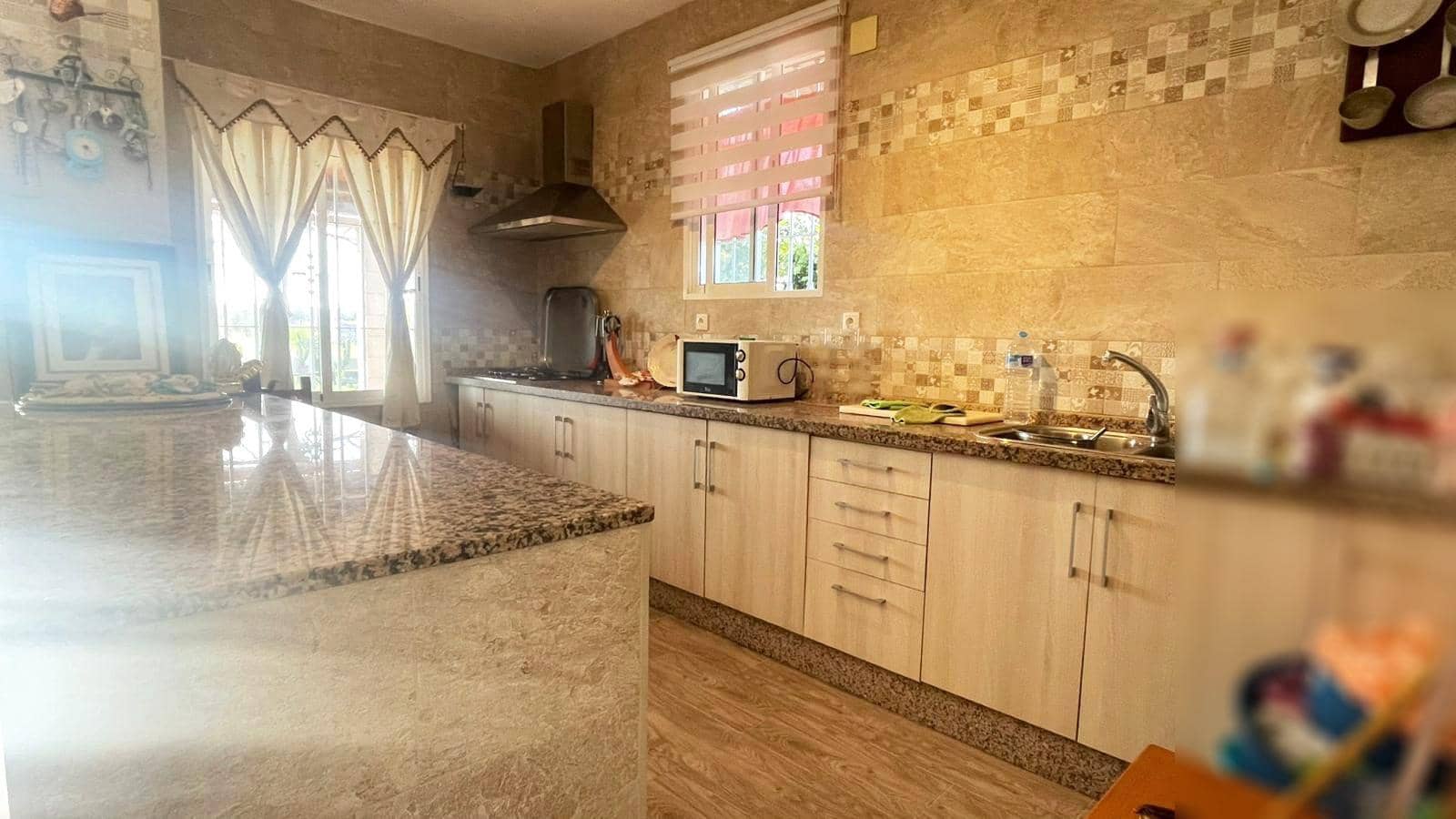 3 soverom Finca/Herregård til salgs i La Carlota med garasje - € 135 000 (Ref: 9745305)