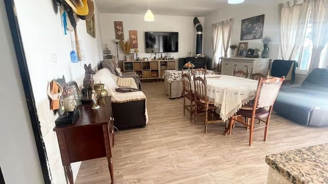 3 soverom Finca/Herregård til salgs i La Carlota med garasje - € 135 000 (Ref: 9745305)