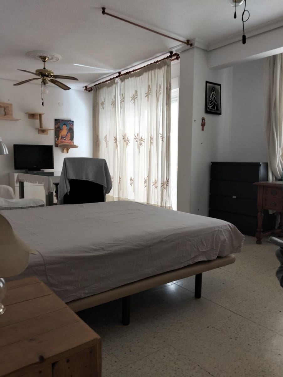 Piso de 5 habitaciones en Córdoba ciudad en venta - 225.000 € (Ref: 9748095)