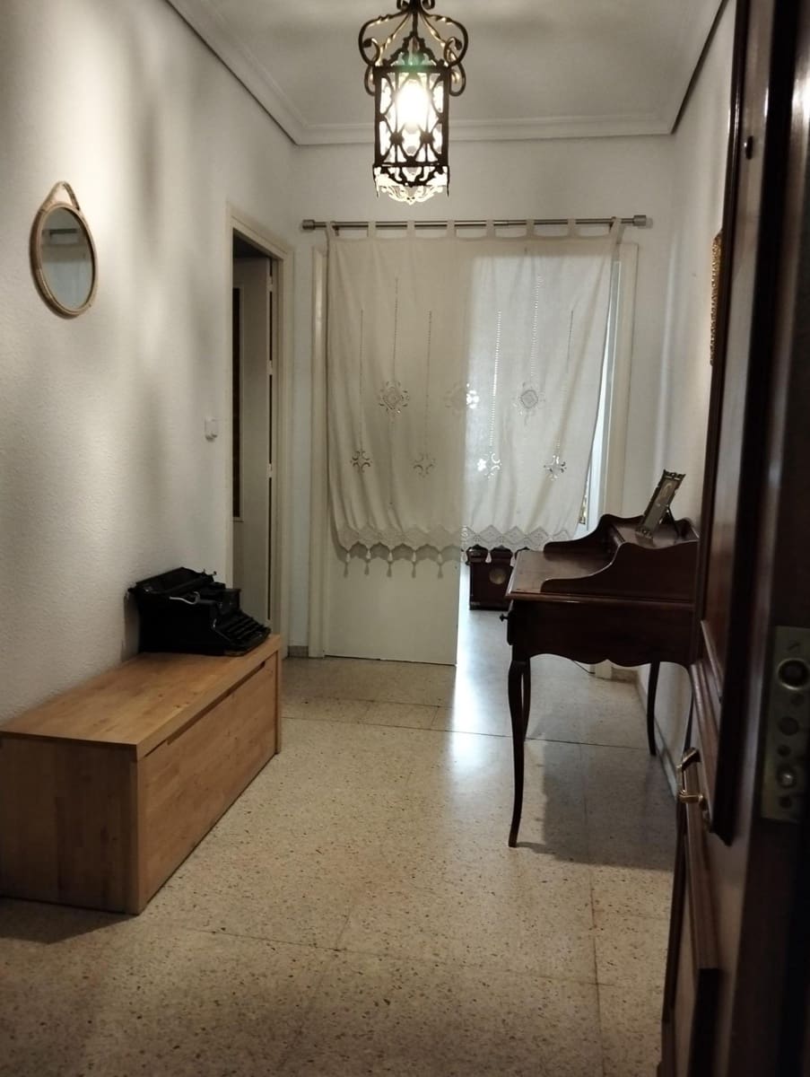 5 bedroom Flat for sale in Cordoba city - € 225,000 (Ref: 9748095)