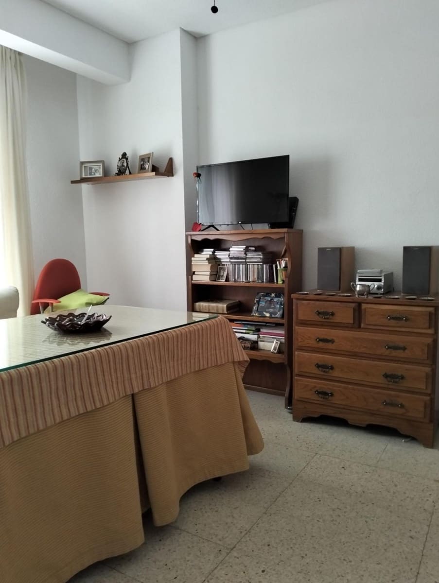 5 bedroom Flat for sale in Cordoba city - € 225,000 (Ref: 9748095)